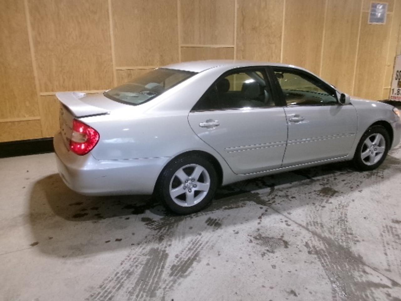 2002 Toyota Camry LE Photo