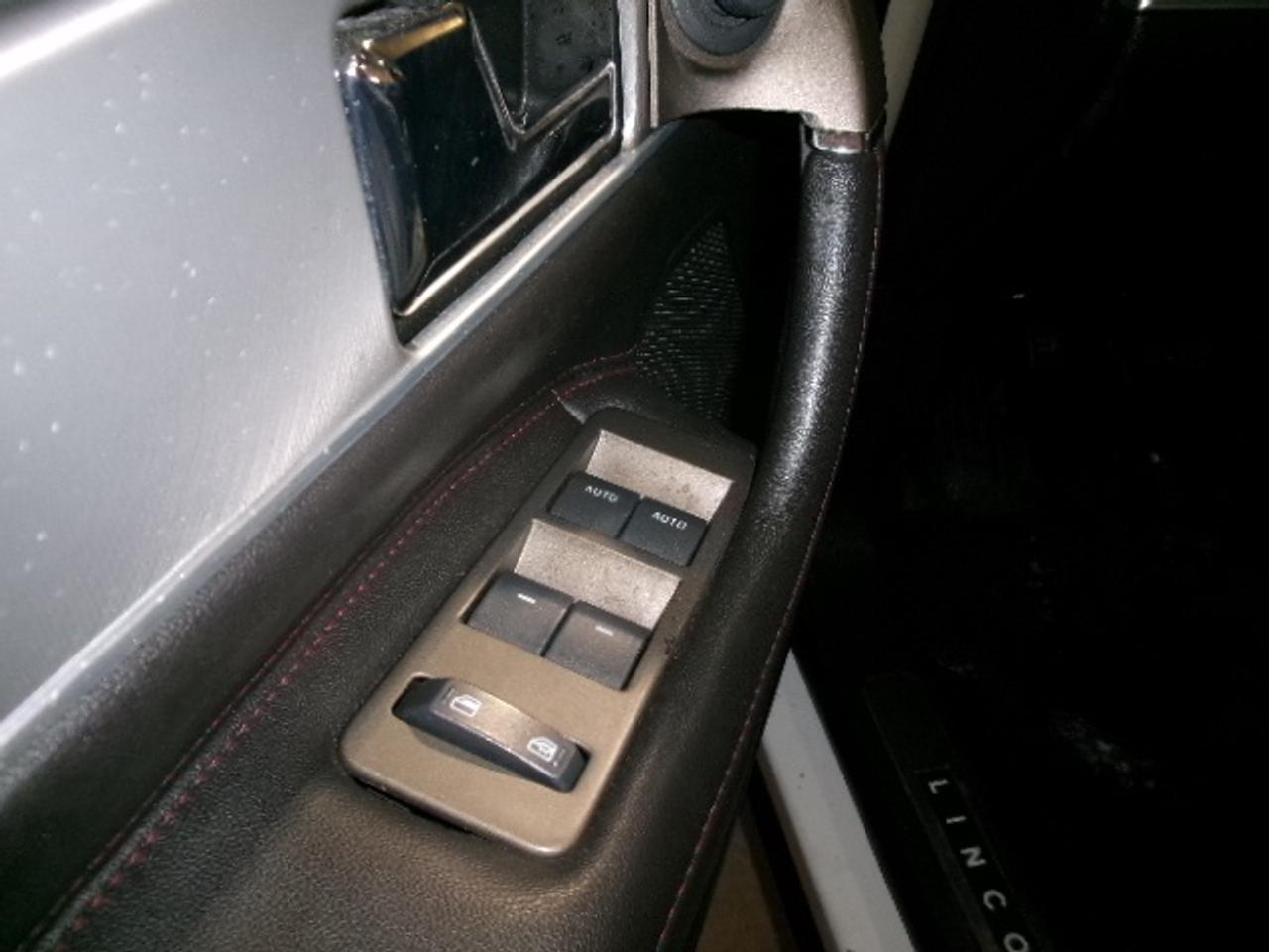 2014 Lincoln MKX Base Photo