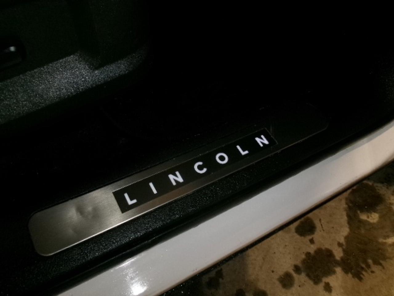 2014 Lincoln MKX Base Photo