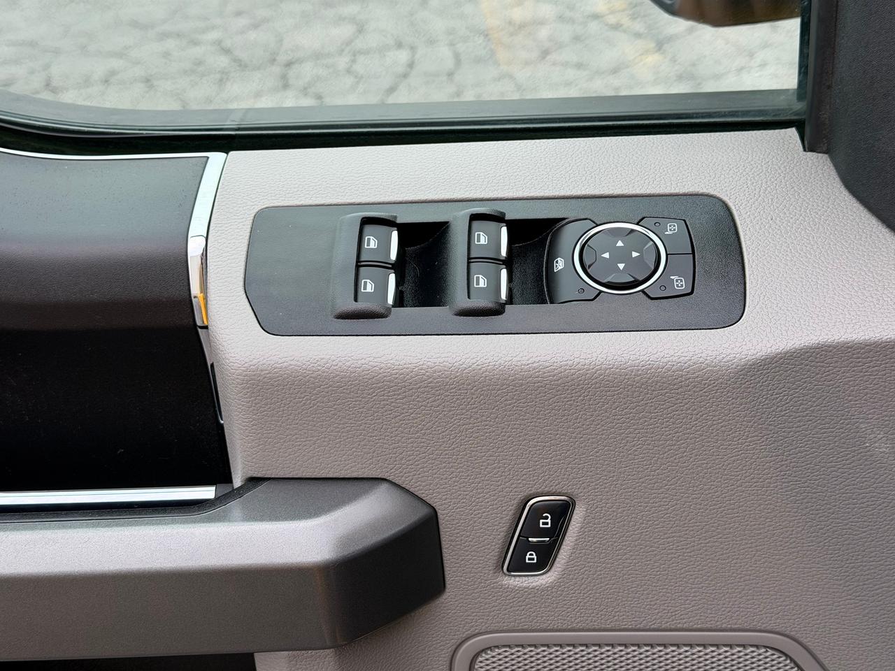 2017 Ford F-150 XLT **FULL CAP W/ SLIDE OUT BED** Photo