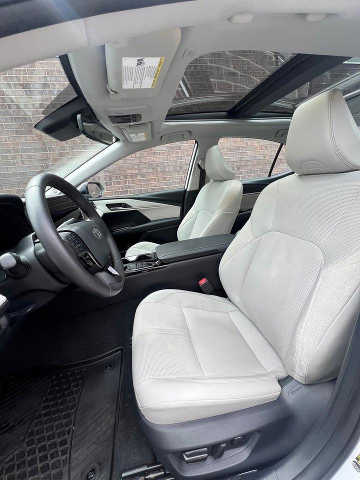 2025 Toyota Camry HYBRID XLE, LEATHER, CAR PLAY, AWD, PANORAMIC ROOF Photo