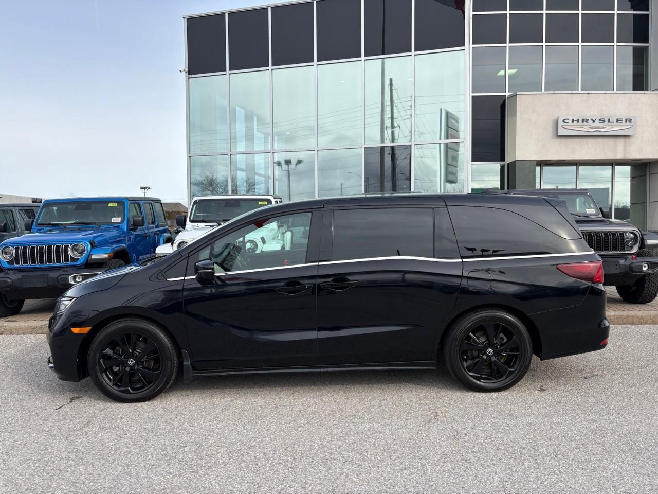 2023 Honda Odyssey Black Edition Passenger Van Photo2