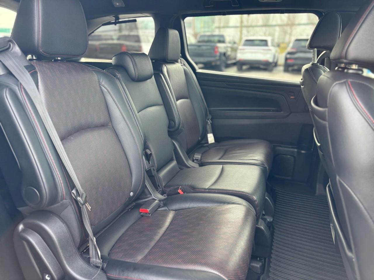 2023 Honda Odyssey Black Edition Passenger Van Photo