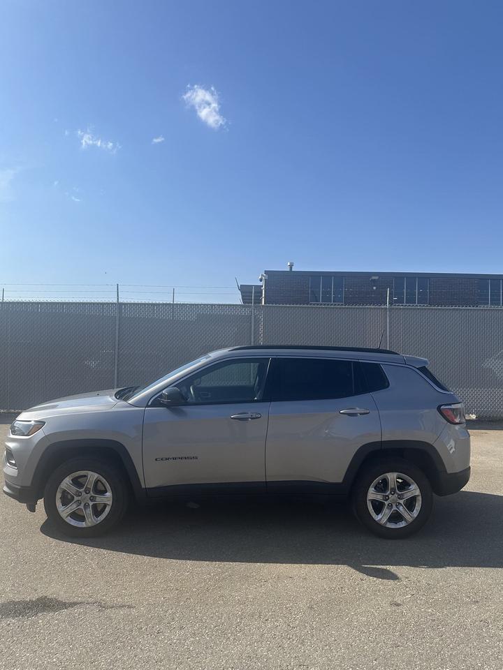 2023 Jeep Compass North 4x4/ALLOYS/NAV Photo