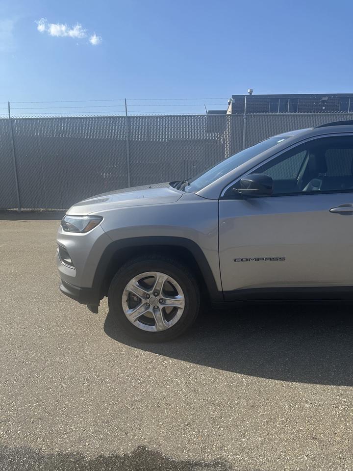 2023 Jeep Compass North 4x4/ALLOYS/NAV Photo
