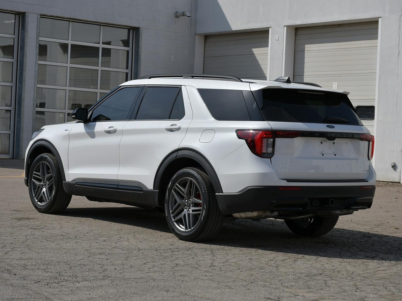2026 Ford Explorer ST-Line 4WD Photo
