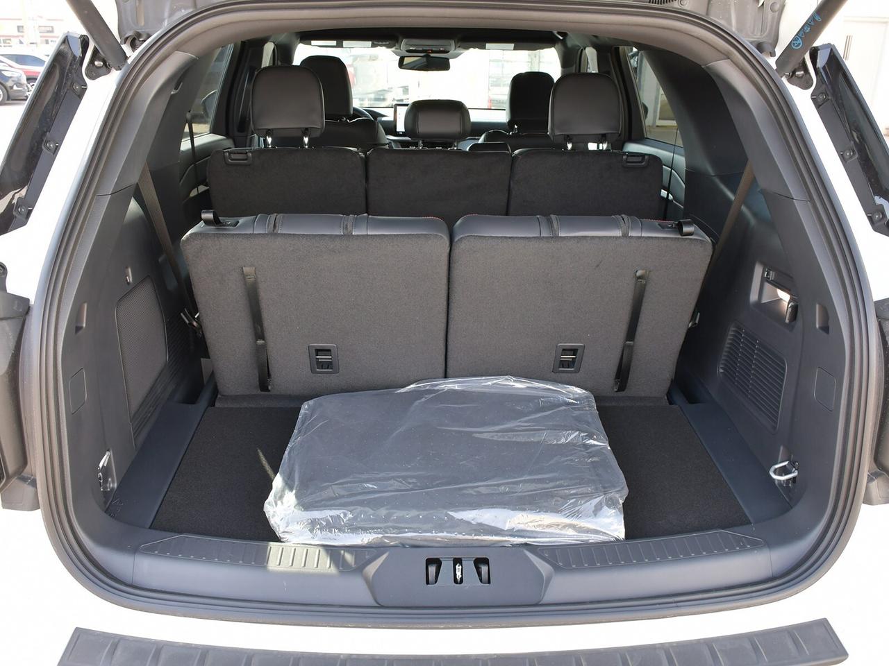 2026 Ford Explorer ST-Line 4WD Photo