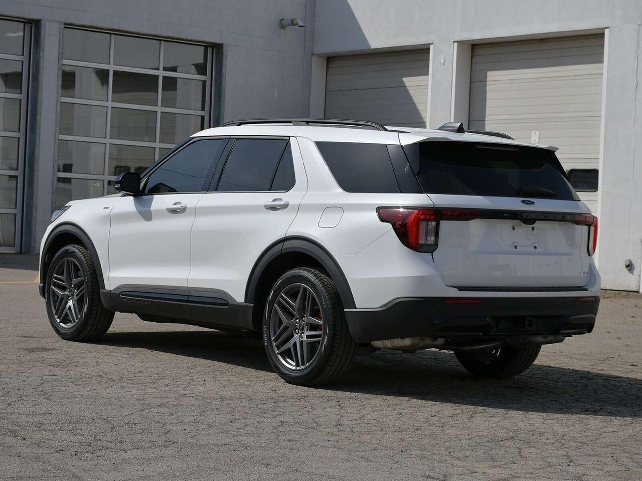 2026 Ford Explorer ST-Line Photo