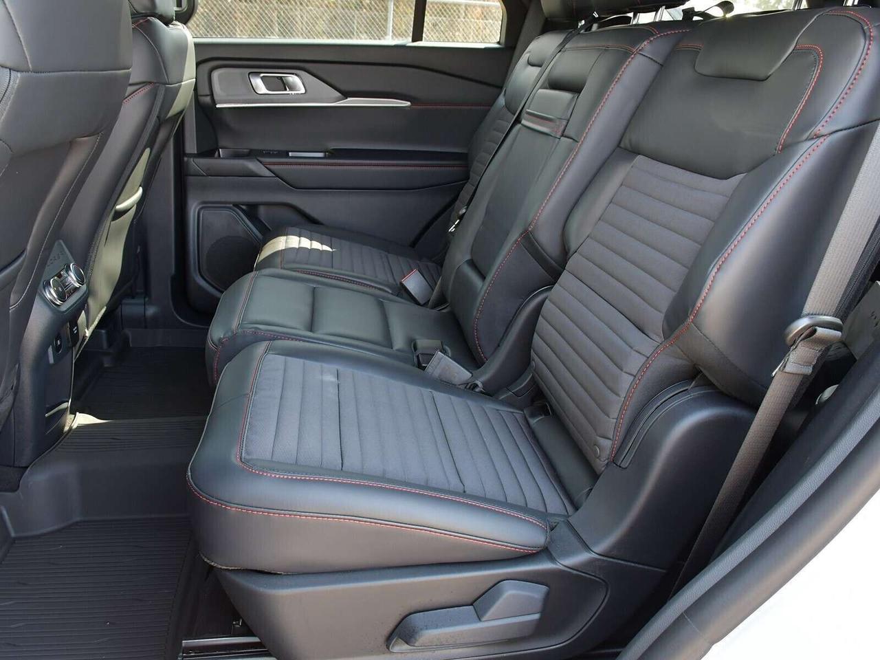 2026 Ford Explorer ST-Line Photo