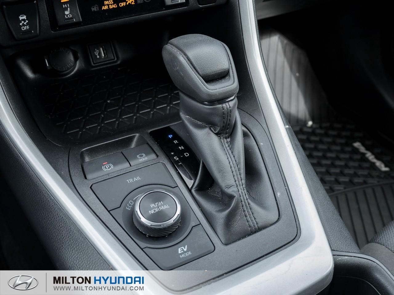 2025 Toyota RAV4 Hybrid XLE 4dr All-Wheel Drive Photo