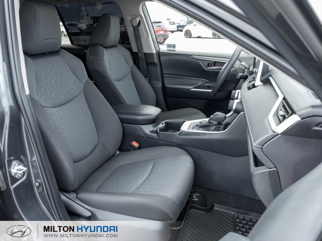 2025 Toyota RAV4 Hybrid XLE 4dr All-Wheel Drive Photo