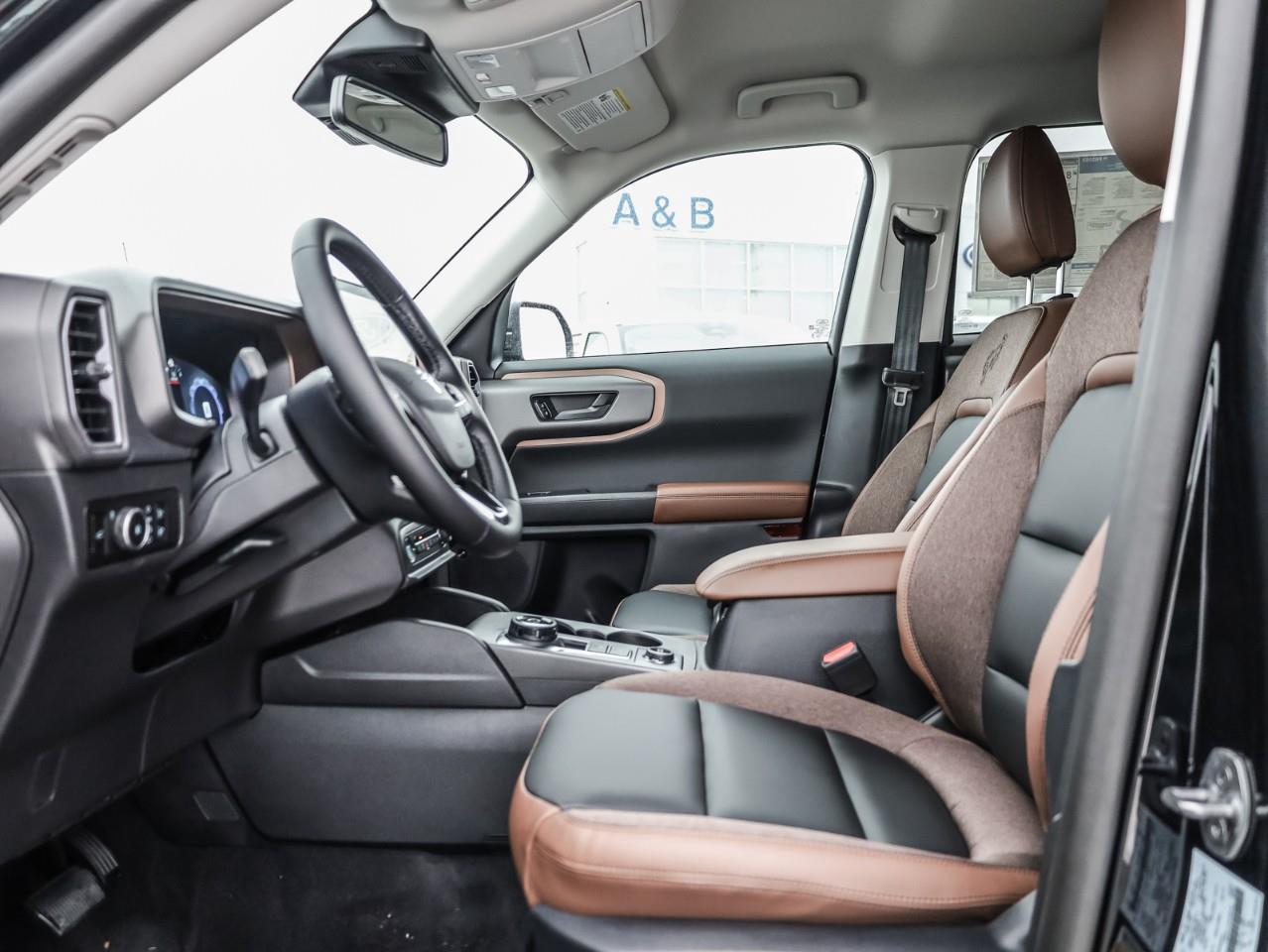 2025 Ford Bronco Sport Outer Banks 4dr 4x4 Photo