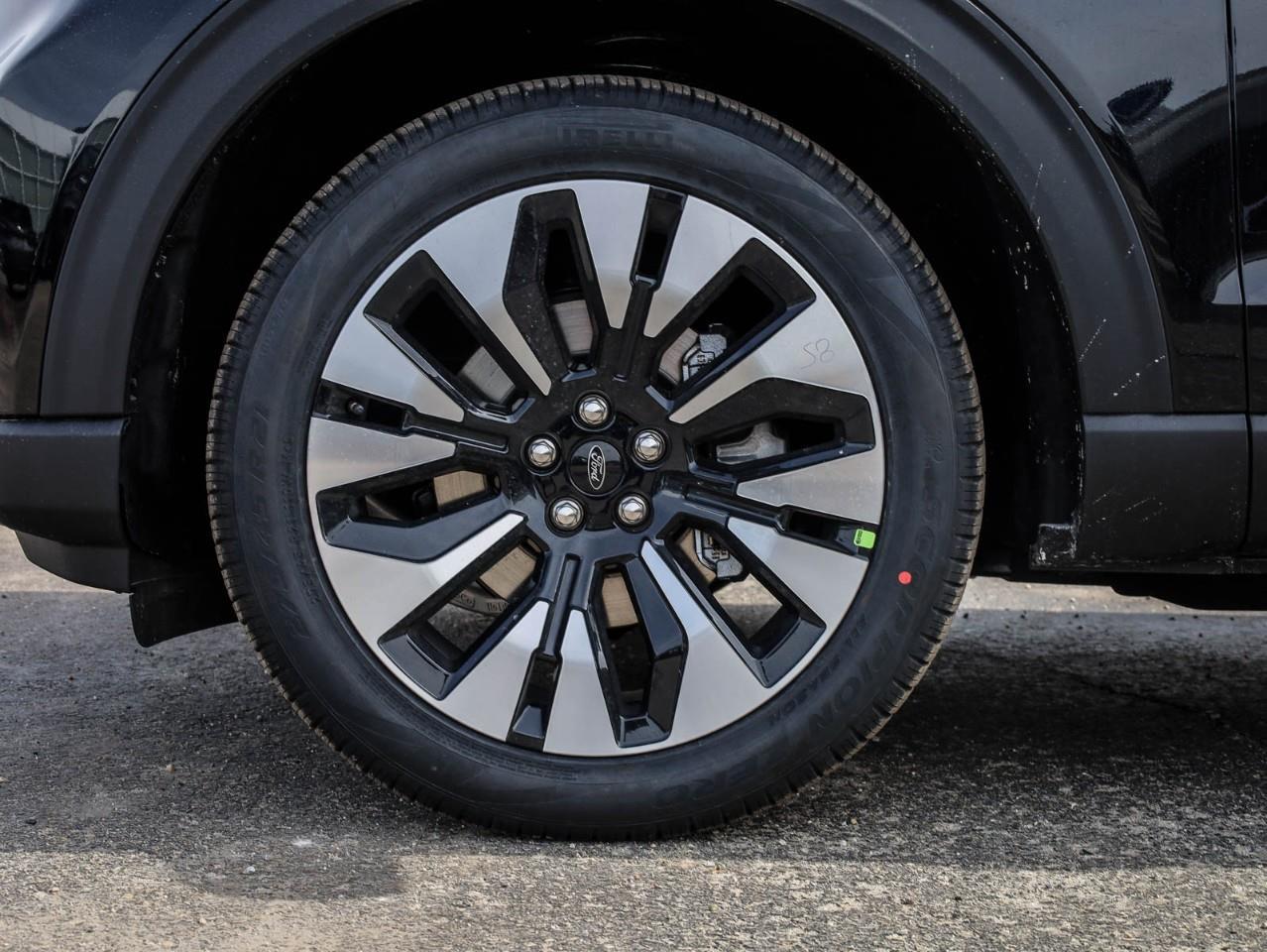 2026 Ford Explorer Platinum 4dr 4x4 Photo