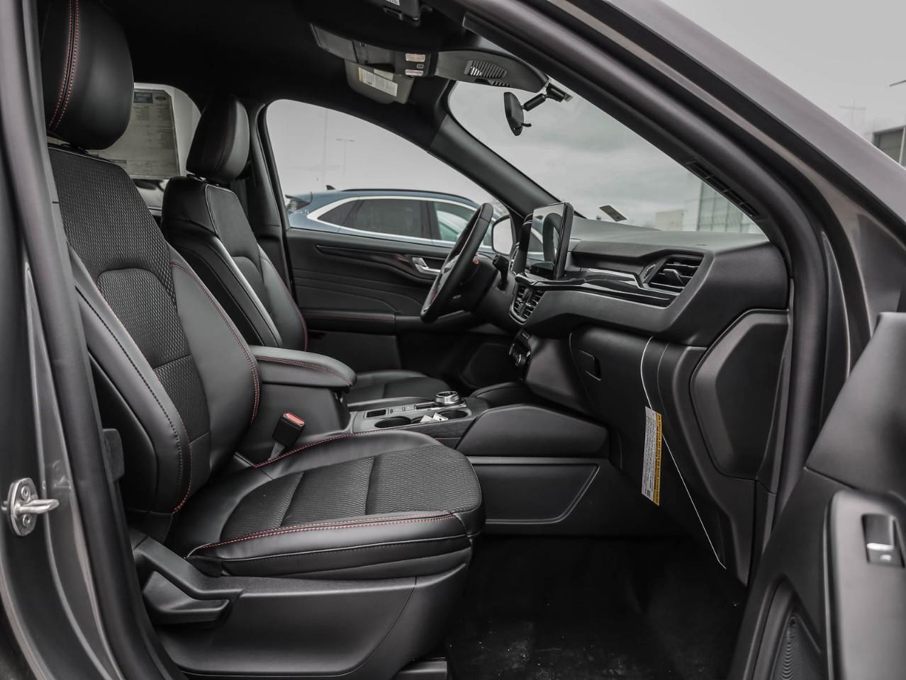 2025 Ford Escape ST-Line 4dr All-Wheel Drive Photo