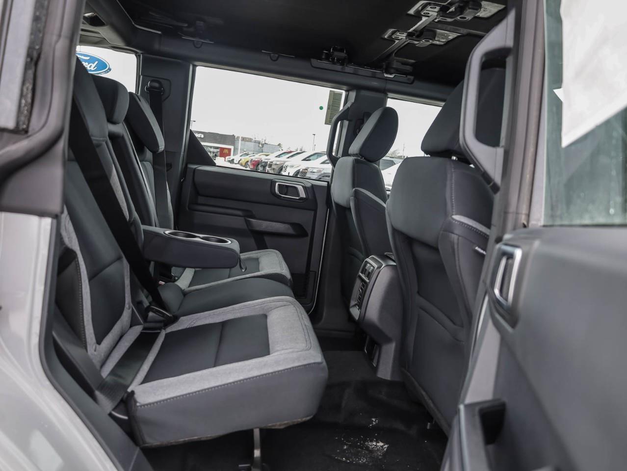 2026 Ford Bronco Base 4dr 4x4 Photo