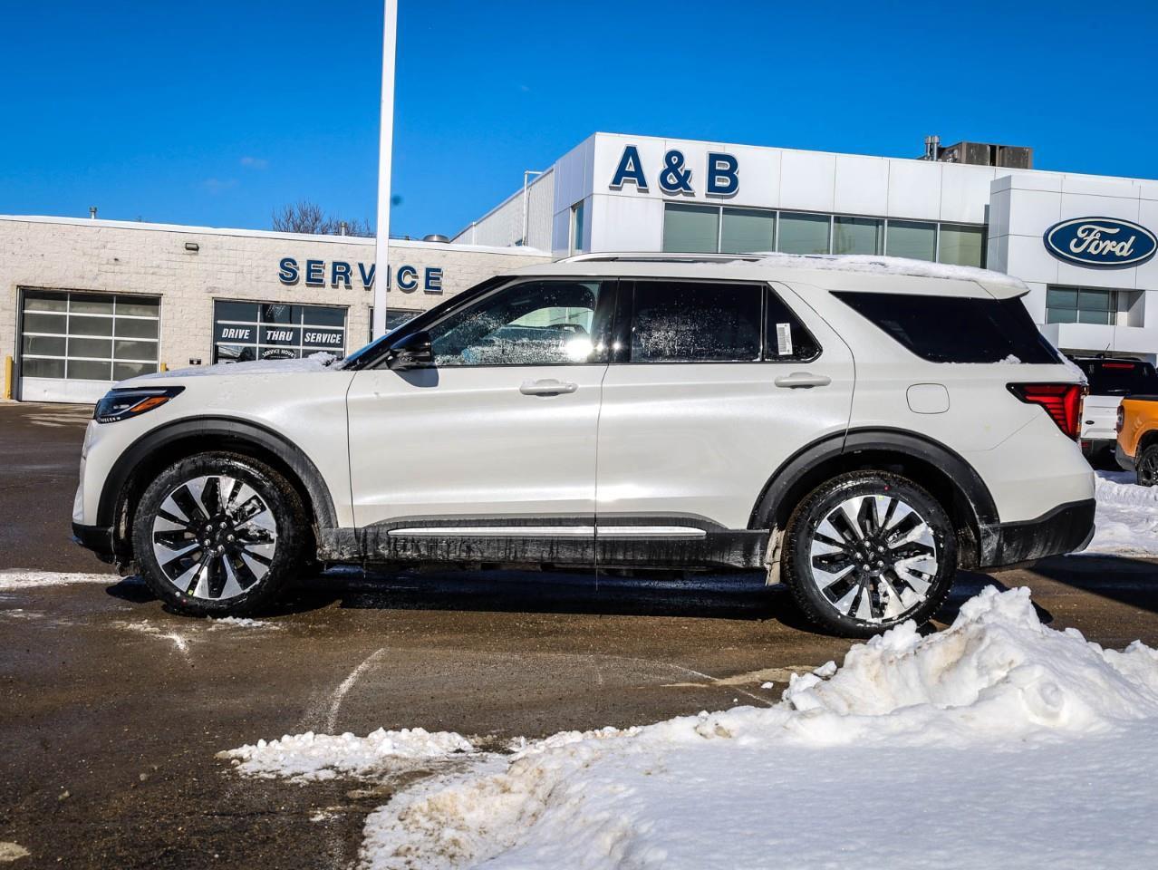 2026 Ford Explorer Platinum 4dr 4x4 Photo4