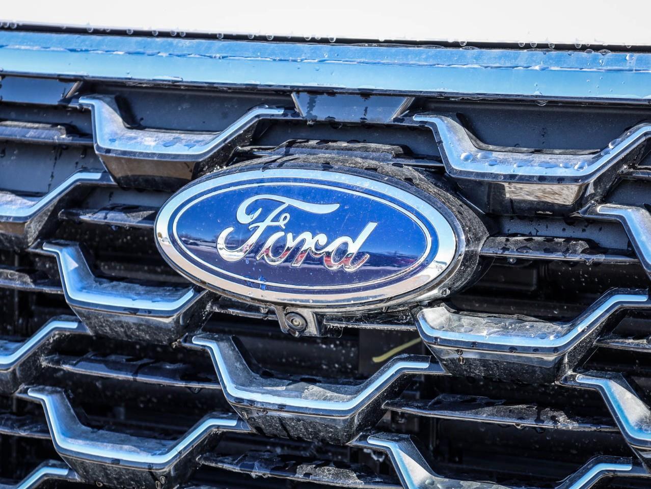 2026 Ford Explorer Platinum 4dr 4x4 Photo