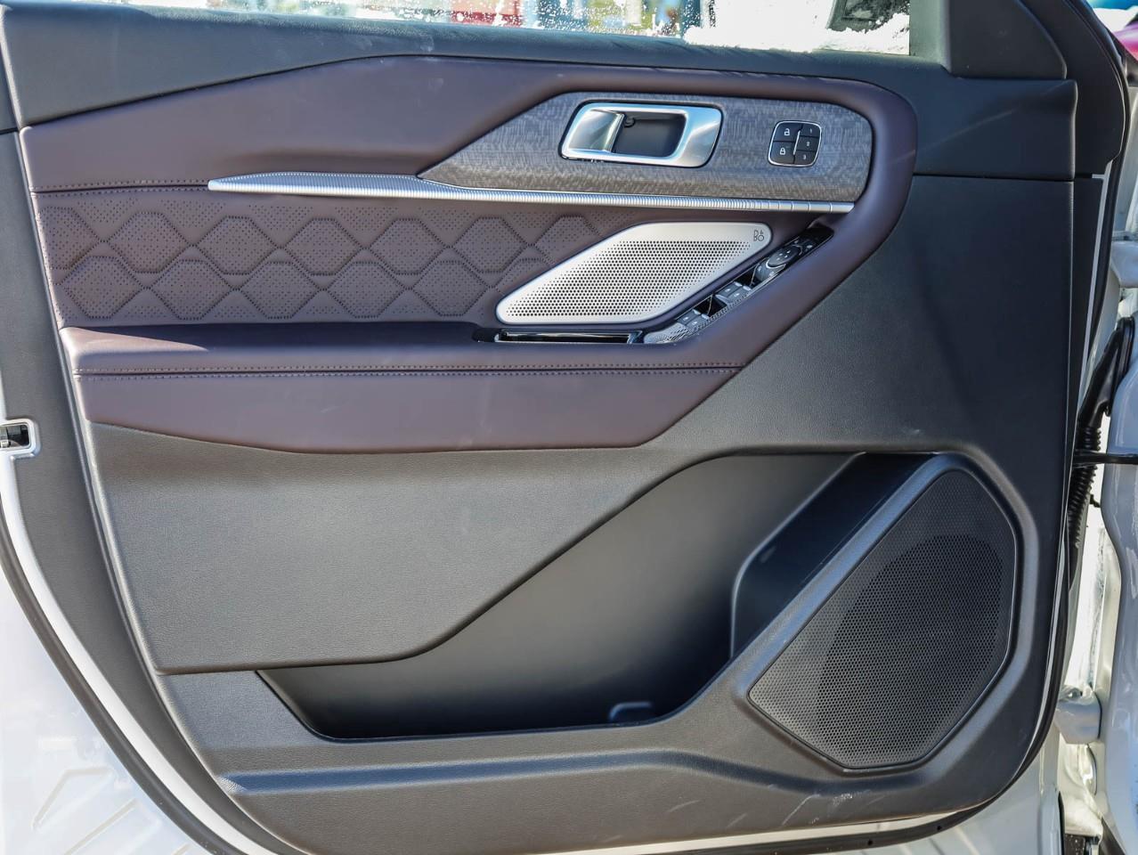 2026 Ford Explorer Platinum 4dr 4x4 Photo