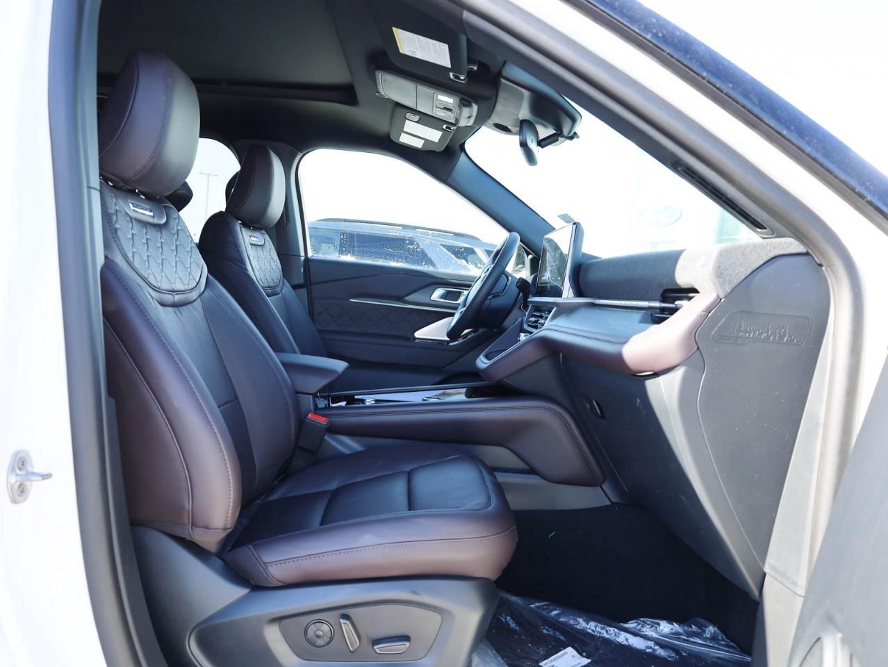 2026 Ford Explorer Platinum 4dr 4x4 Photo