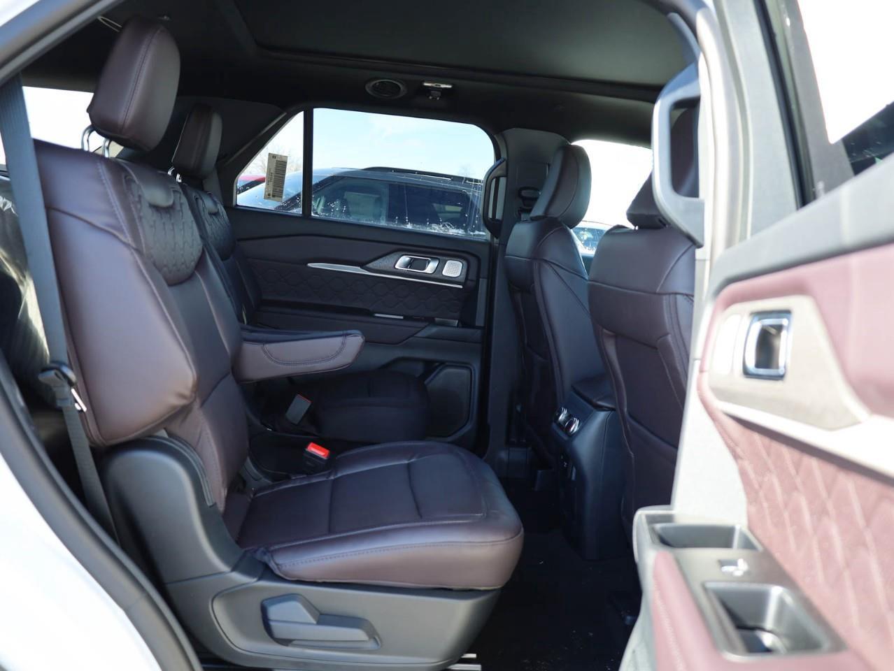 2026 Ford Explorer Platinum 4dr 4x4 Photo