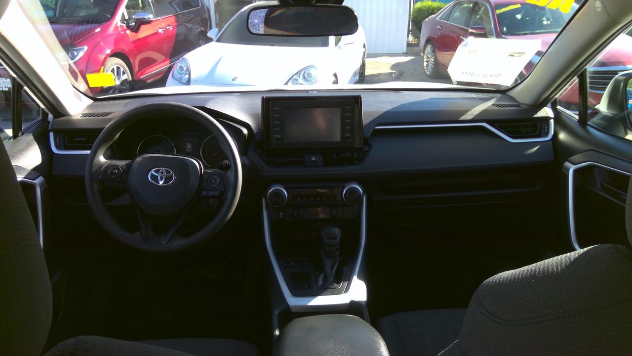 2020 Toyota RAV4 LE 4dr Front-wheel Drive Photo