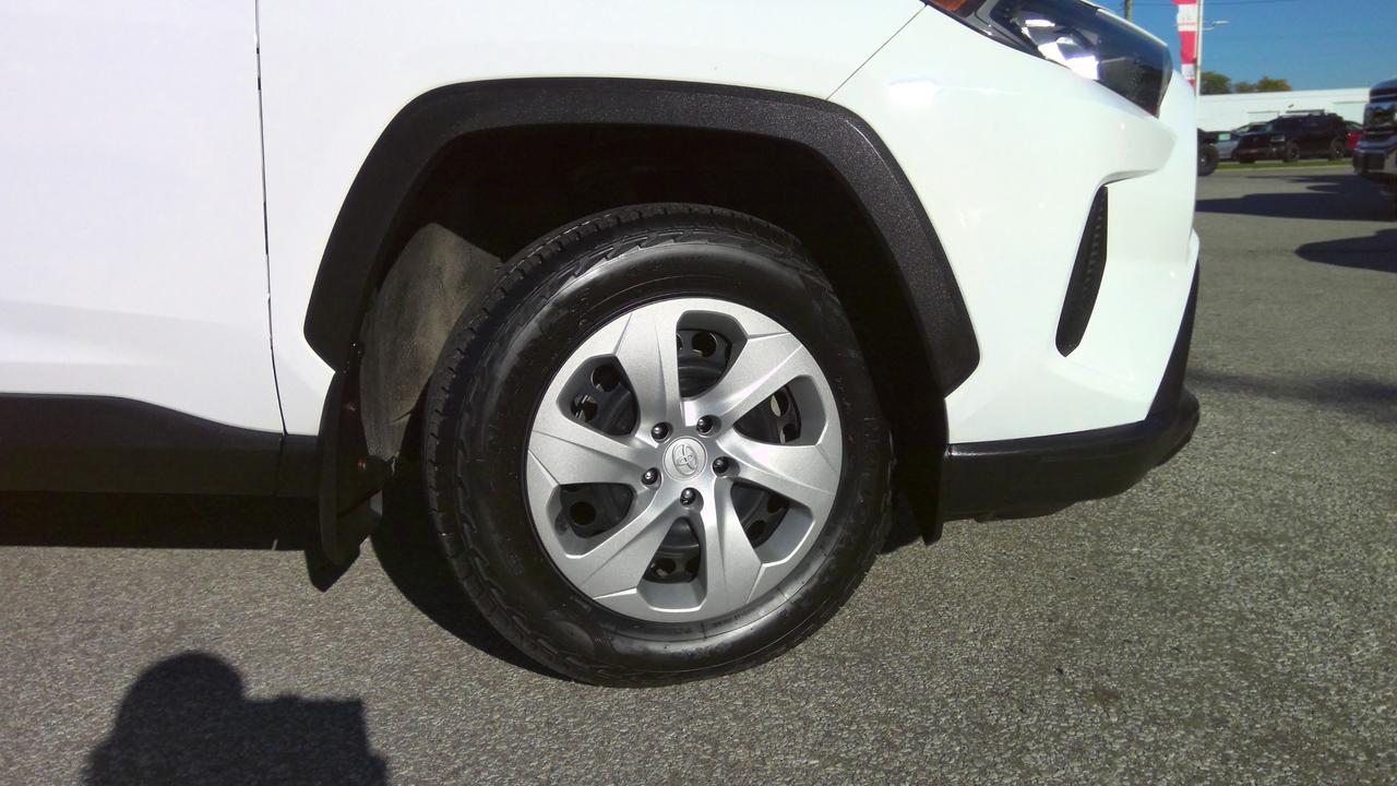 2020 Toyota RAV4 LE 4dr Front-wheel Drive Photo
