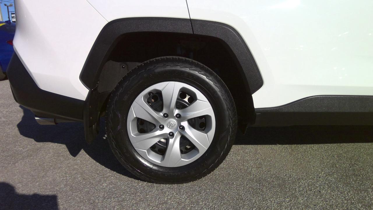 2020 Toyota RAV4 LE 4dr Front-wheel Drive Photo