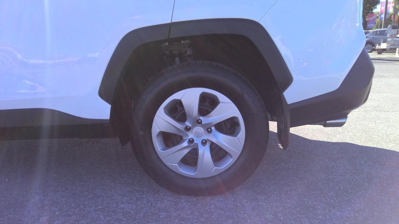 2020 Toyota RAV4 LE 4dr Front-wheel Drive Photo