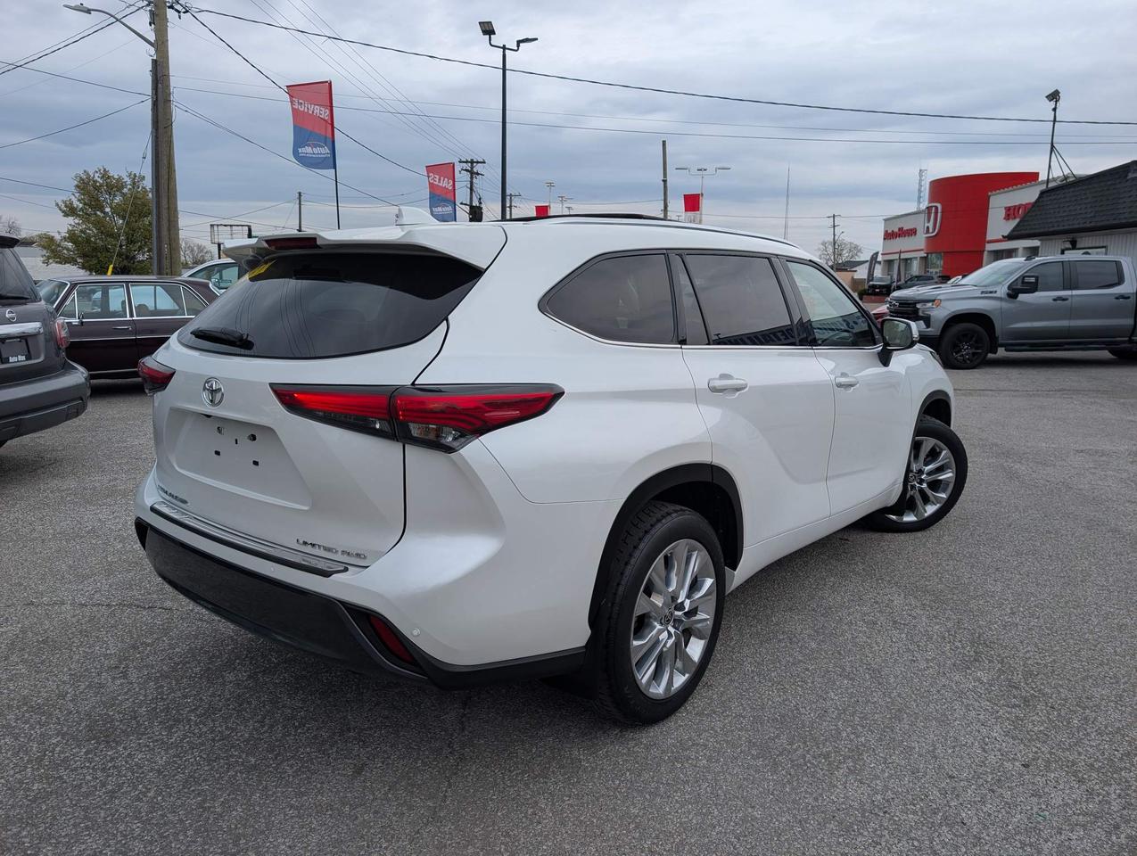 2022 Toyota Highlander Limited 4dr All-Wheel Drive Photo