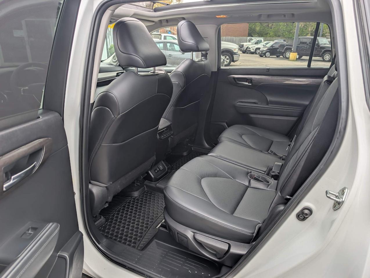 2022 Toyota Highlander Limited 4dr All-Wheel Drive Photo