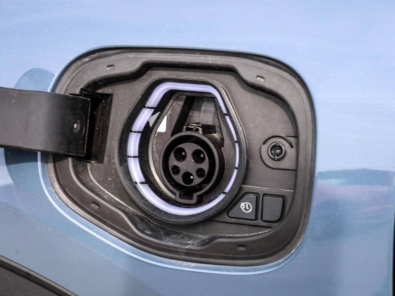 2025 Ford Escape PHEV 4dr Front-Wheel Drive Photo