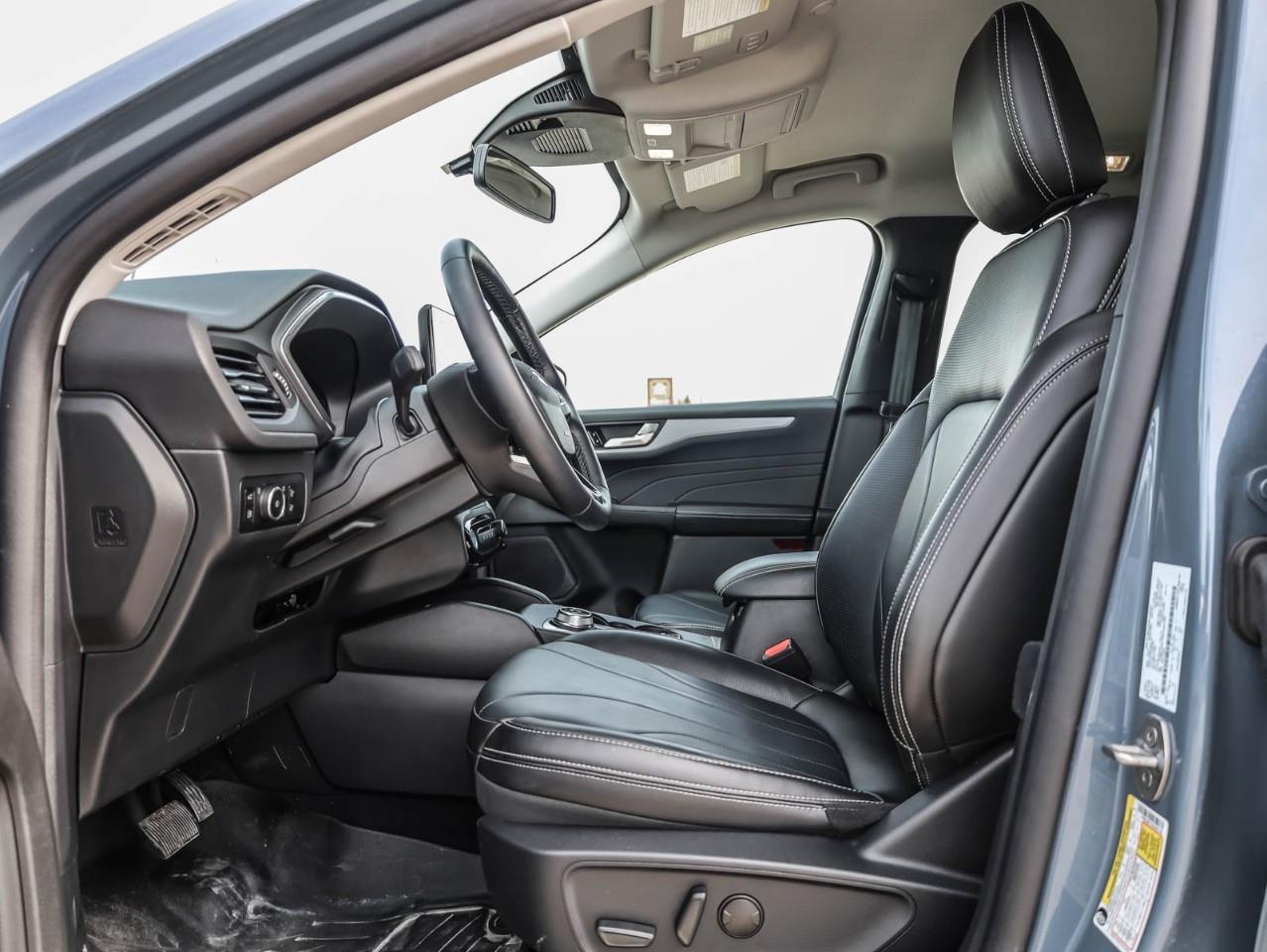 2025 Ford Escape PHEV 4dr Front-Wheel Drive Photo