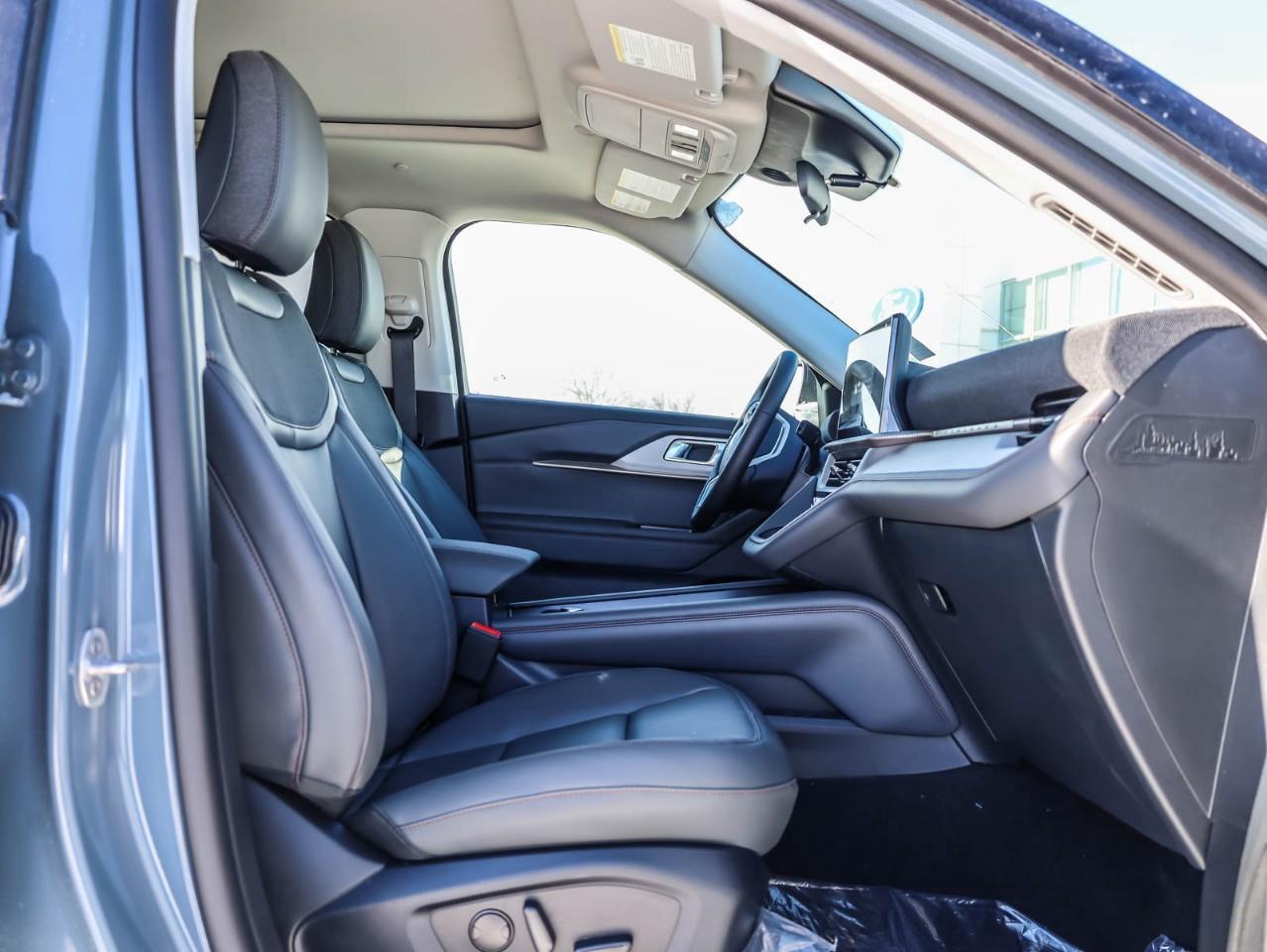 2026 Ford Explorer Active 4dr 4x4 Photo