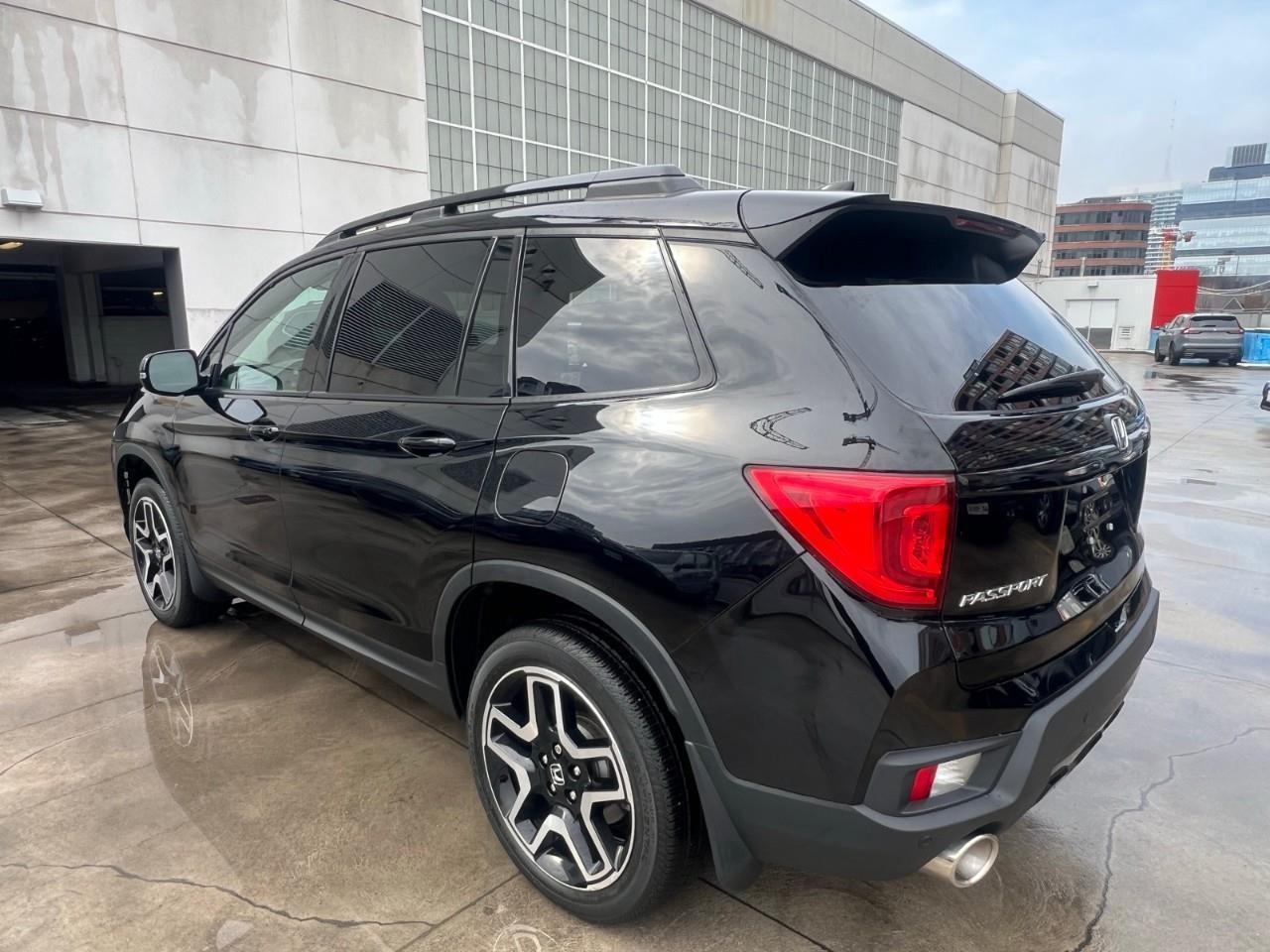 2023 Honda Passport Touring 4dr All-Wheel Drive Photo2