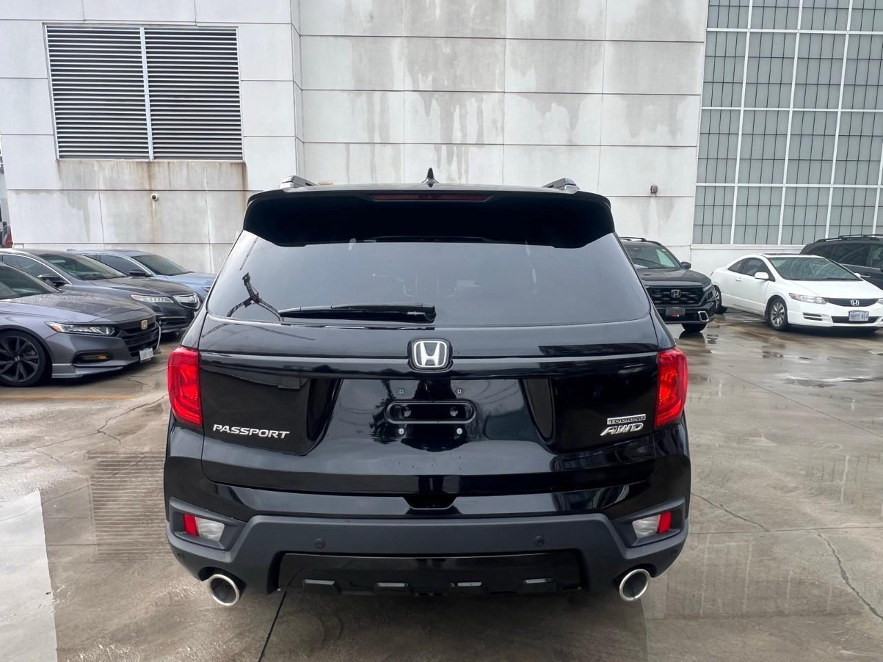 2023 Honda Passport Touring 4dr All-Wheel Drive Photo3