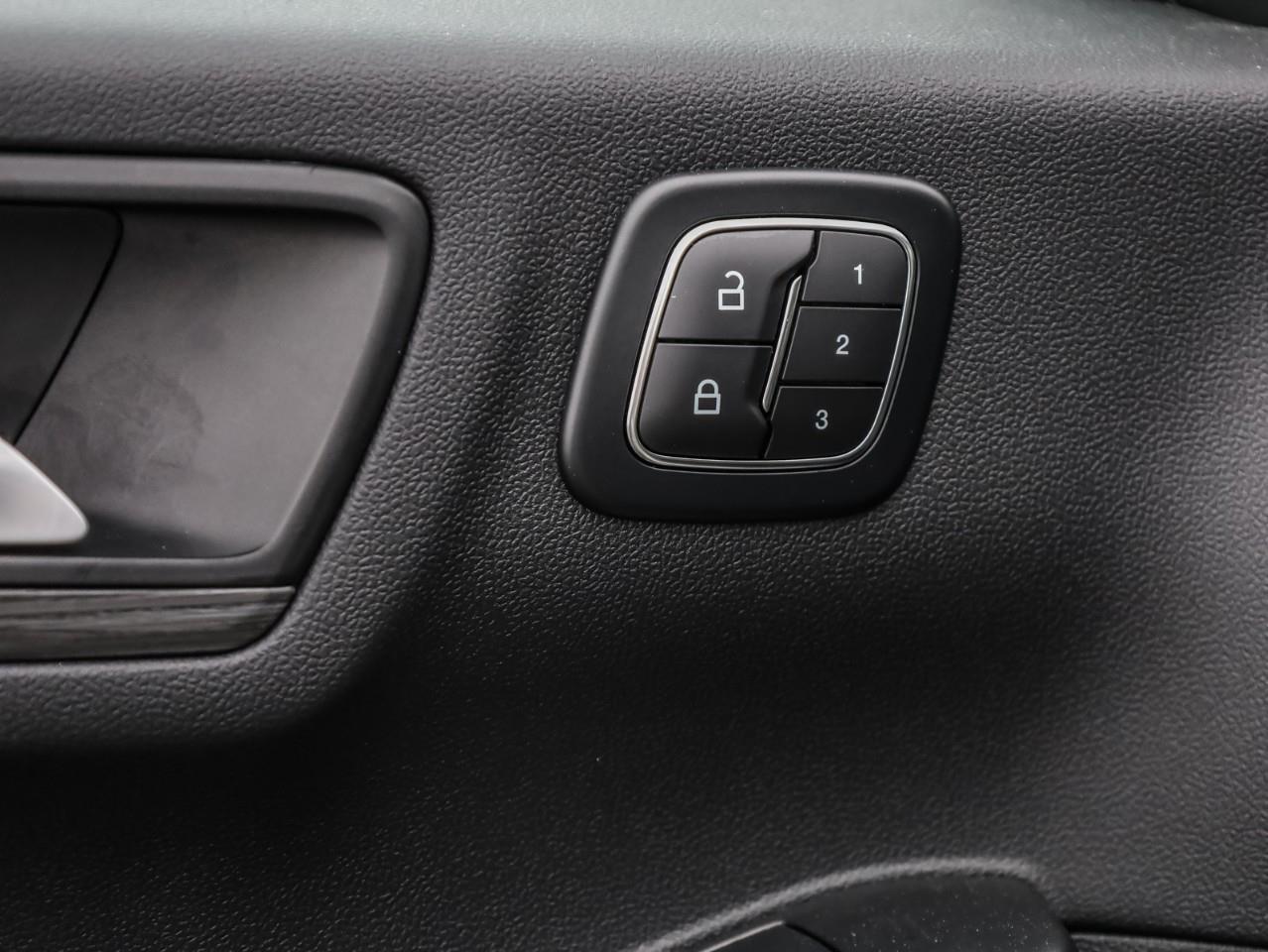 2025 Ford Escape PHEV 4dr Front-Wheel Drive Photo