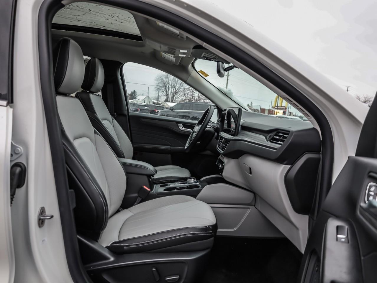 2025 Ford Escape PHEV 4dr Front-Wheel Drive Photo