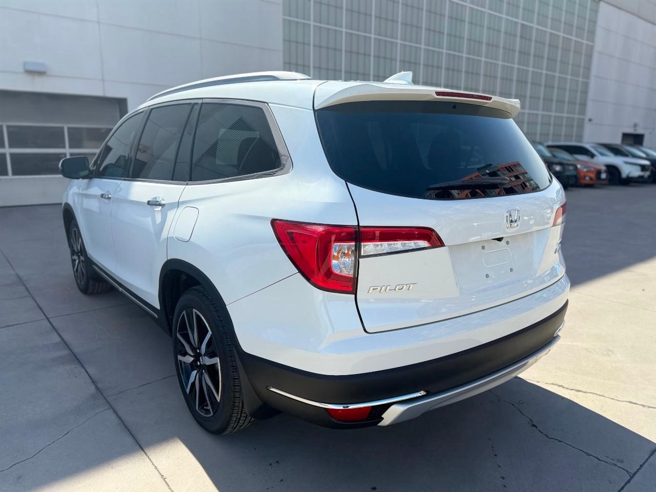 2022 Honda Pilot Touring 8P 4dr All-Wheel Drive Photo