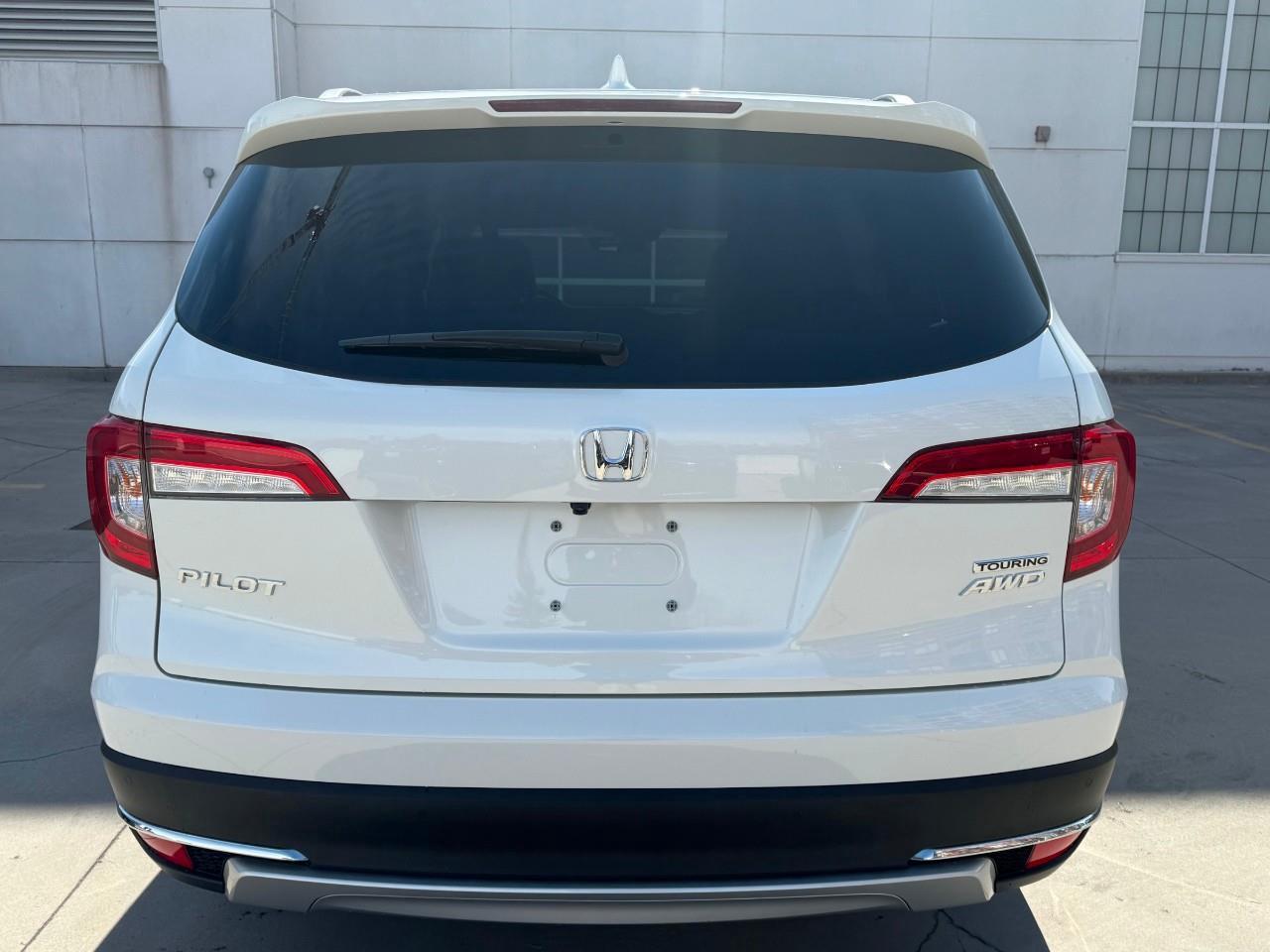 2022 Honda Pilot Touring 8P 4dr All-Wheel Drive Photo