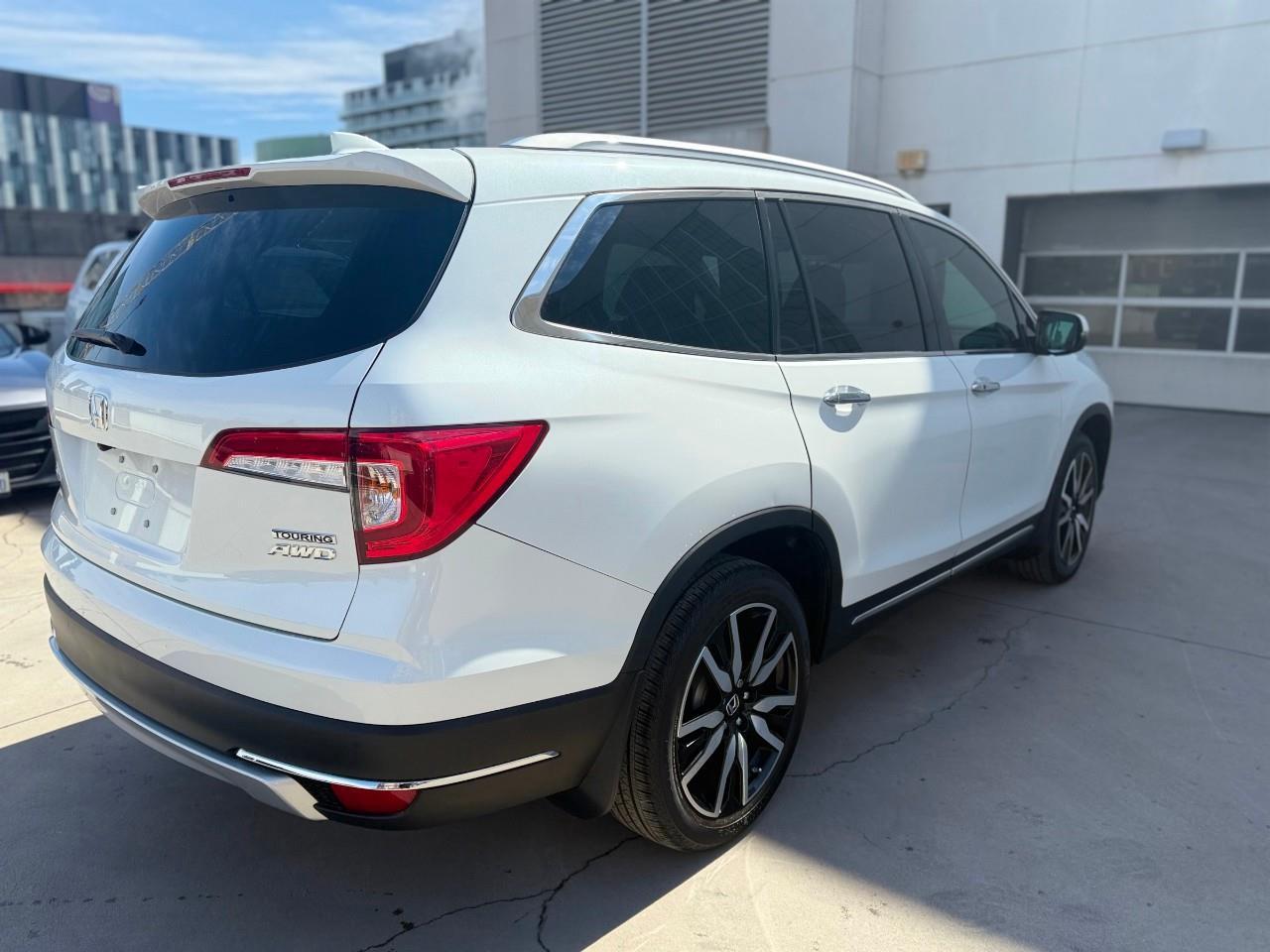 2022 Honda Pilot Touring 8P 4dr All-Wheel Drive Photo