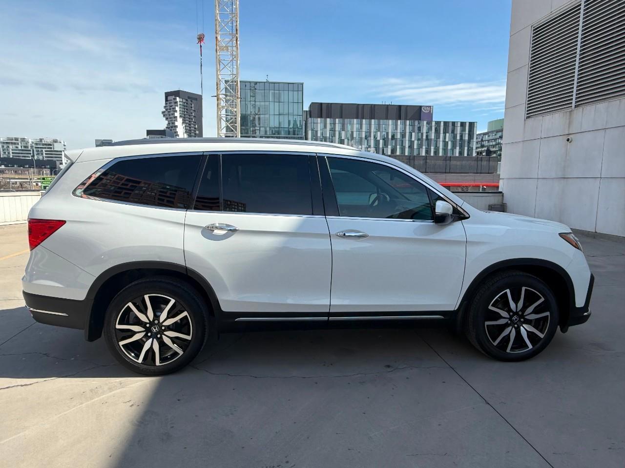 2022 Honda Pilot Touring 8P 4dr All-Wheel Drive Photo