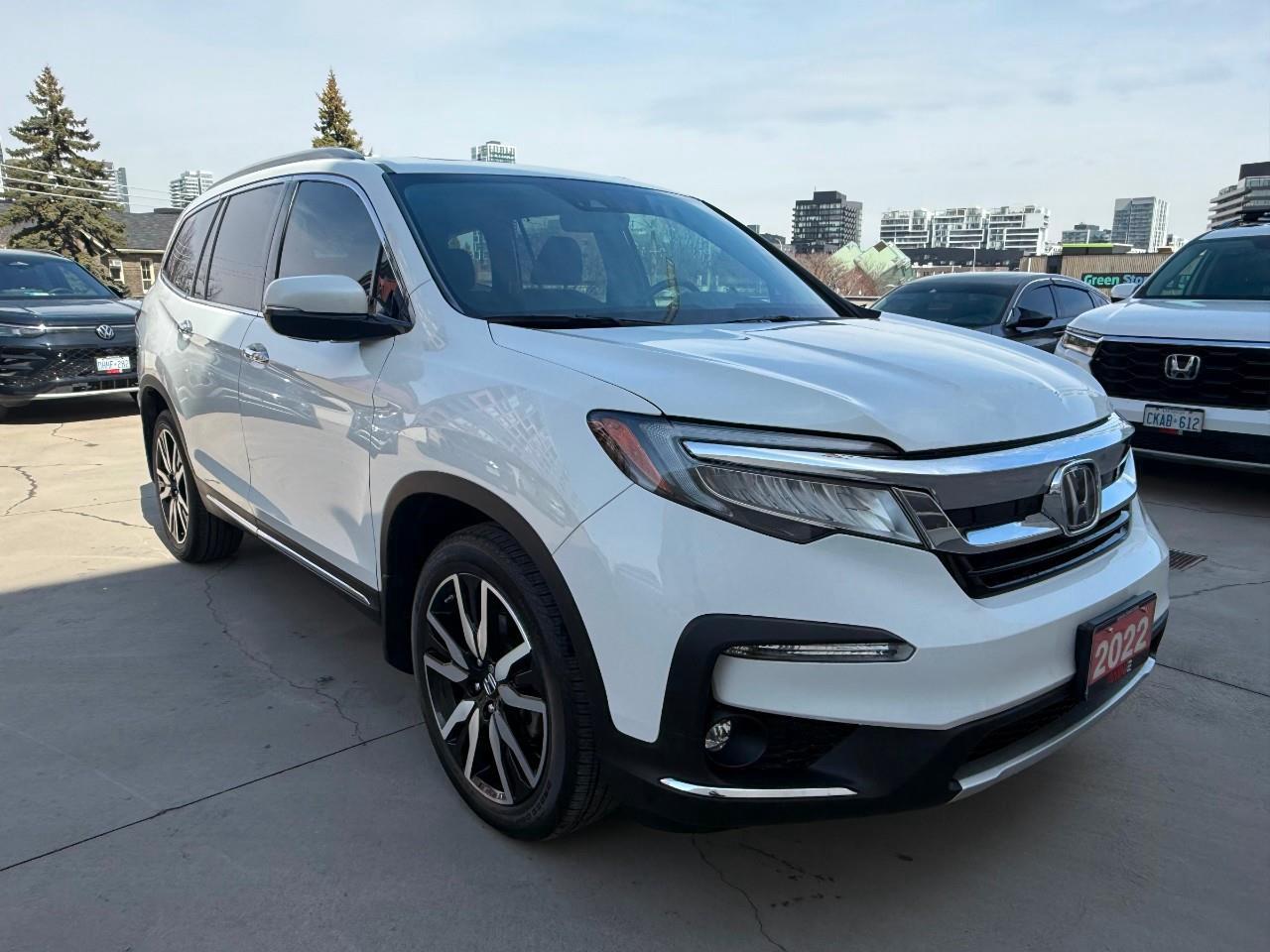 2022 Honda Pilot Touring 8P 4dr All-Wheel Drive Photo
