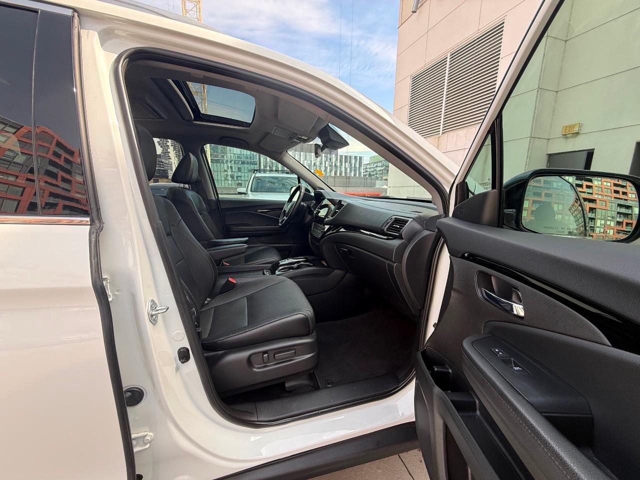 2022 Honda Pilot Touring 8P 4dr All-Wheel Drive Photo