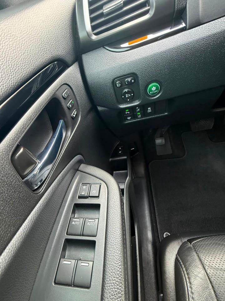 2022 Honda Pilot Touring 8P 4dr All-Wheel Drive Photo