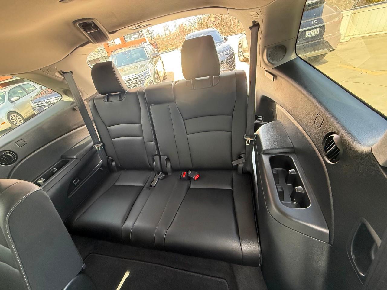 2022 Honda Pilot Touring 8P 4dr All-Wheel Drive Photo