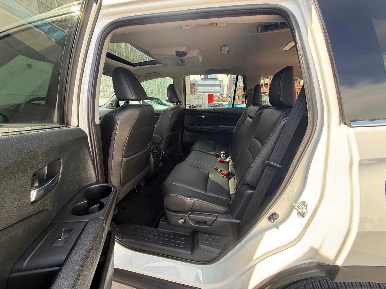 2022 Honda Pilot Touring 8P 4dr All-Wheel Drive Photo