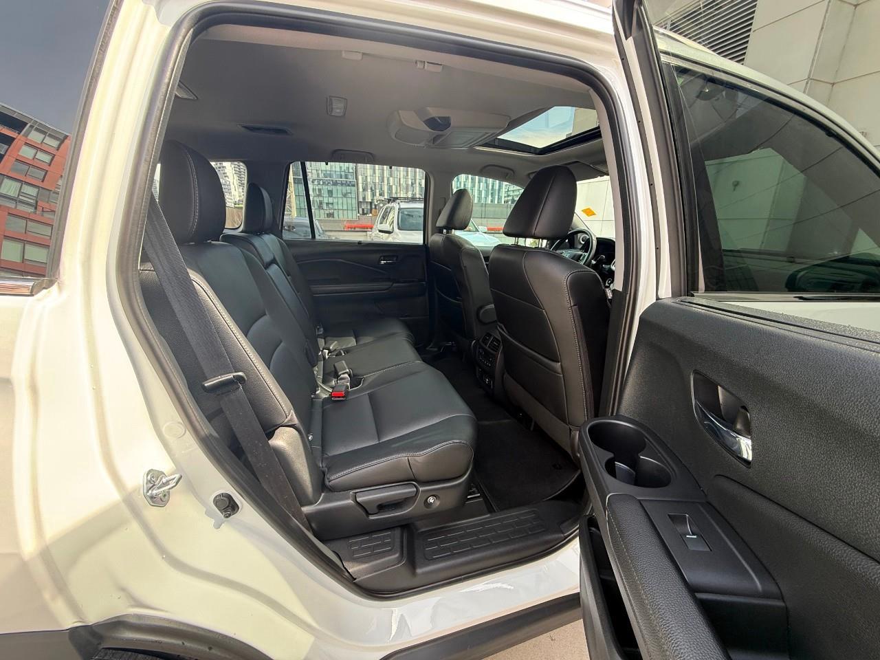 2022 Honda Pilot Touring 8P 4dr All-Wheel Drive Photo