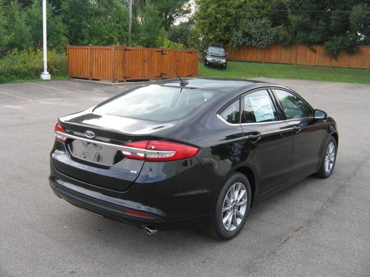 2017 Ford Fusion SE 4dr Front-wheel Drive Sedan Photo4