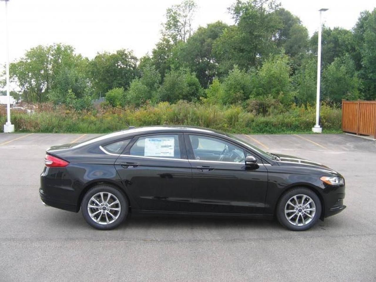 2017 Ford Fusion SE 4dr Front-wheel Drive Sedan Photo