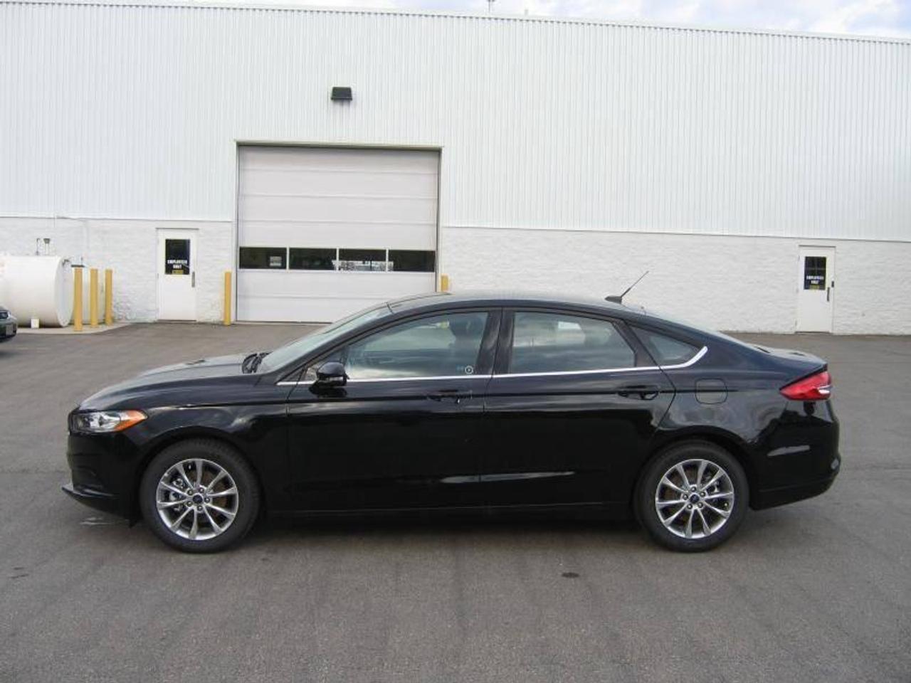 2017 Ford Fusion SE 4dr Front-wheel Drive Sedan Photo
